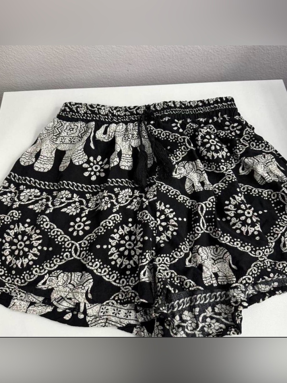 Black Elephant Print Women's Athletic Shorts